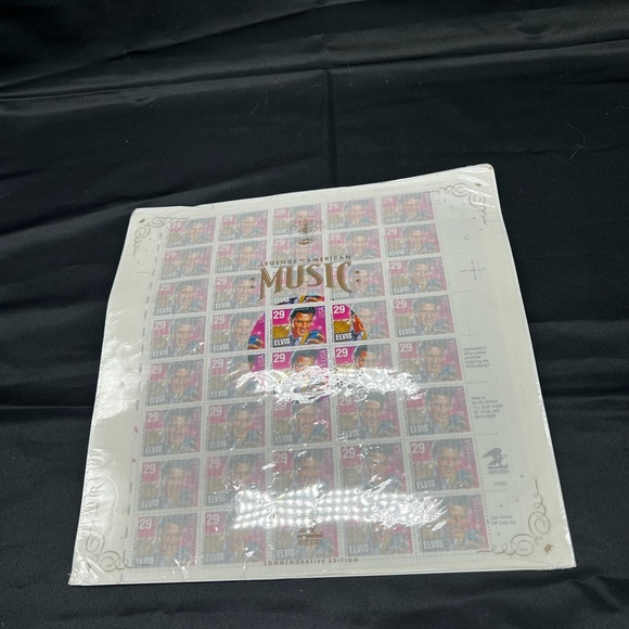 ELVIS PRESLEY LEGENDS OF AMERICAN MUSIC COMMEMORATIVE EDITION USPS 40 STAMPS1992 - Picture 2 of 4